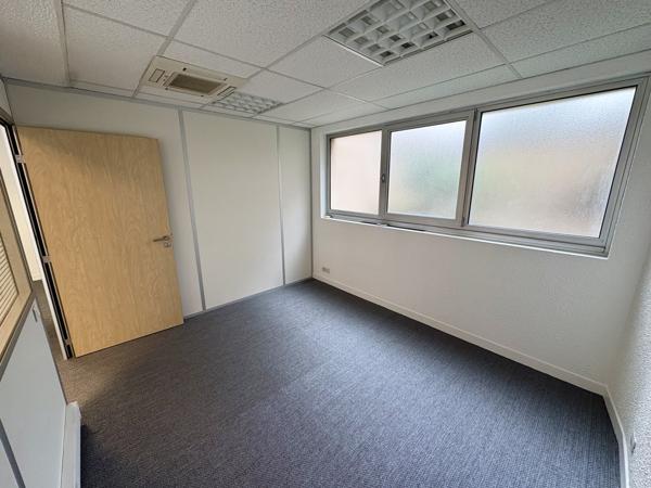 Bureau 3 pièces - 63 m²