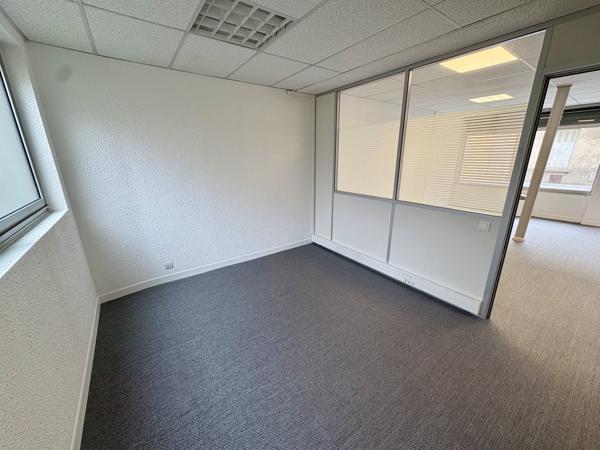 Bureau 3 pièces - 63 m²