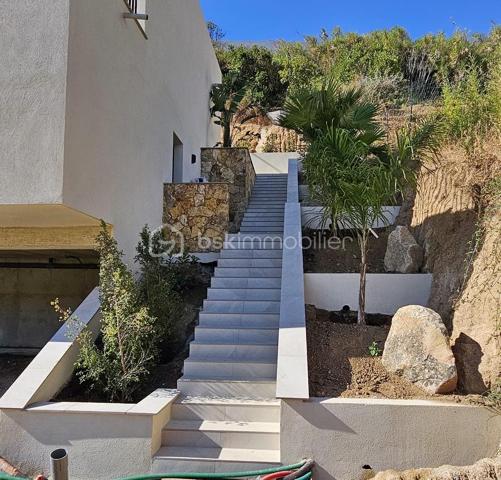 Corse - Rive sud d’Ajaccio à Pietrosella- Résidence ORZIOLO 2. Appartement neuf T2 de 47 m2 + terrasse de 22 m2, situé à 3 km de la mer. et proche des commerces !

Ventes Corse Rive sud d’Ajaccio à Pietrosella- BSK Immobilier vous propose dans une résidence de standing de 6 logements à usage d’habitation idéalement situé, à 3 km de la mer et proche des commerces et disposant d’une jolie vue dégagée sur le maquis Corse.

Lot A02:  Un appartement neuf de type T2 de 47 m2 + terrasse de 22 m2, situé en Rez-de chaussée, localisation façade à droite.
Ce logement offre tout le confort, il comprend une pièce de vie permettant d’accueillir un salon et séjour, une cuisine ouverte aménagée, une chambre, une salle d’eau et un WC. 

Équipements intérieurs de qualité fournis : Chauffage - climatisation, ballon thermodynamique, volets roulants alu électriques, grandes douches avec parois vitrées et WC suspendus. Les menuiseries extérieures sont en alu et en double vitrage, les baies vitrées font entre 3 et 4 mètres avec une hauteur de 2.25m ce qui offre une belle luminosité dans les pièces.

Chaque logement dispose de deux places de stationnement à l’air libre.
Situé, à 3 km de la plage de Pietrosella et proche des commerces ; Pharmacies, alimentations, poste, tabac/presse à moins de 5 km .. et à 30 minutes de l’Aéroport d’Ajaccio Napoléon Bonaparte.

Dans le cadre des visites il vous sera demandé la présentation d'une pièce d’identité à chaque visiteur majeur, conformément à l’article L.561-5 du Code monétaire et financier. 

VENTE Corse Rive sud d’Ajaccio à Pietrosella- Lot A02 résidence ORZIOLO 2.
Appartement T2 neuf de 47 m2 + terrasse de 22 m2; Prix 249 000 euros, honoraires charge vendeur inclus - réf. 229946 BSK Immobilier - DOMINIQUE LARROCHE – 06 28 04 74 47 - Agent Commercial - RSAC N° 378 428 684 - Ville du greffe : AJACCIO -