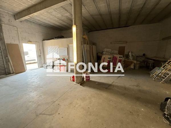 Location Local commercial 1 pièce 100 m² - 2 RUE ANDRE BOUIX Fourques 30300