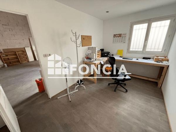 Location Local commercial 1 pièce 100 m² - 2 RUE ANDRE BOUIX Fourques 30300