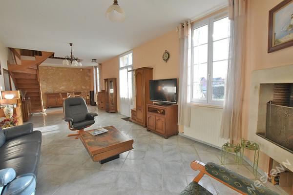 Sublime maison en pierre apparente sur la rive droite de Bergerac avec vie de plain pied !