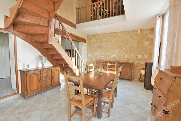 Sublime maison en pierre apparente sur la rive droite de Bergerac avec vie de plain pied !