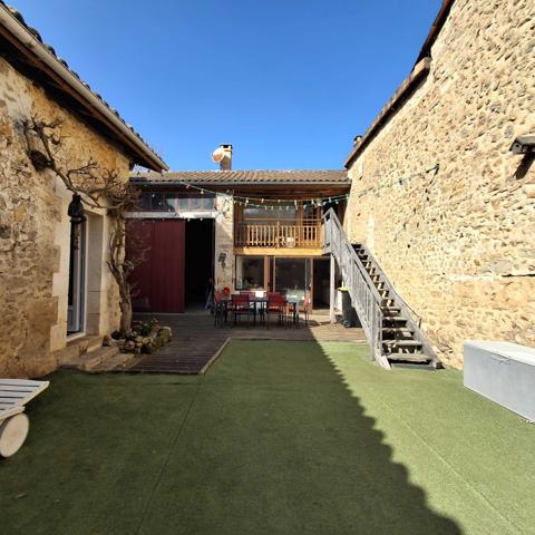 MAISON DE VILLAGE AVEC 4 CHAMBRES D'HOTES + ESPACE PRIVATIF + GITE + BORDURE DE RUISSEAU