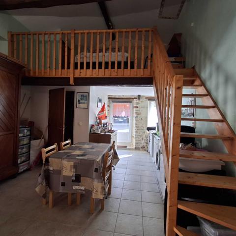 MAISON DE VILLAGE AVEC 4 CHAMBRES D'HOTES + ESPACE PRIVATIF + GITE + BORDURE DE RUISSEAU