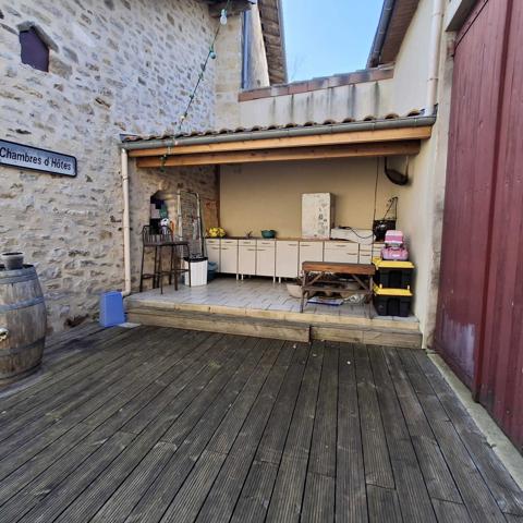 MAISON DE VILLAGE AVEC 4 CHAMBRES D'HOTES + ESPACE PRIVATIF + GITE + BORDURE DE RUISSEAU