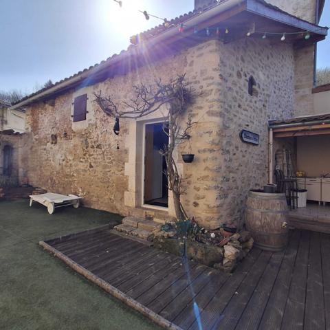 MAISON DE VILLAGE AVEC 4 CHAMBRES D'HOTES + ESPACE PRIVATIF + GITE + BORDURE DE RUISSEAU
