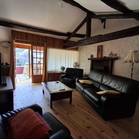 MAISON DE VILLAGE AVEC 4 CHAMBRES D'HOTES + ESPACE PRIVATIF + GITE + BORDURE DE RUISSEAU