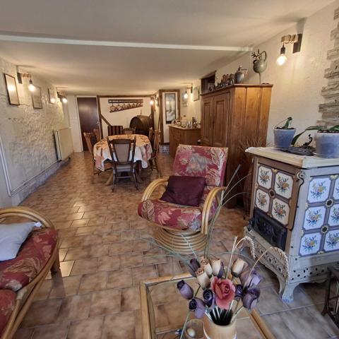 MAISON DE VILLAGE AVEC 4 CHAMBRES D'HOTES + ESPACE PRIVATIF + GITE + BORDURE DE RUISSEAU