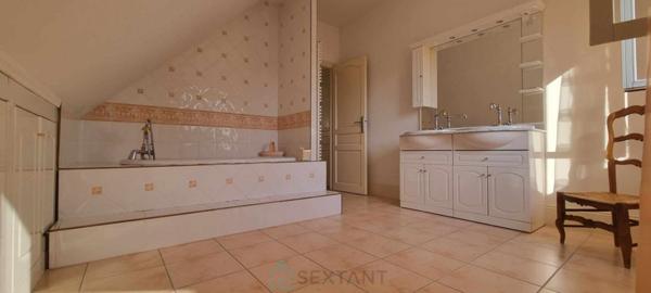 DEMEURE DE CARACTÈRE À 2H30 DE PARIS