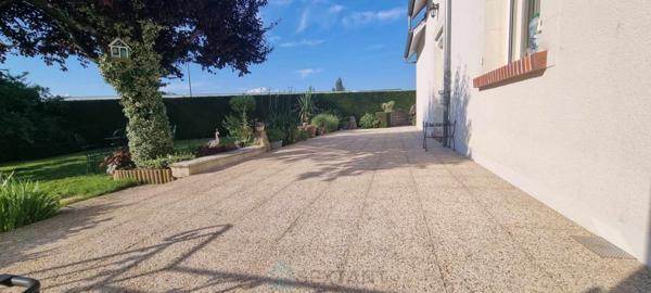 DEMEURE DE CARACTÈRE À 2H30 DE PARIS