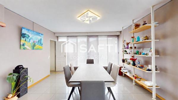 Maison de caractère, rénovée avec double garage et jardin