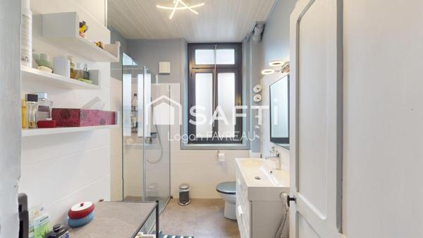 Maison de caractère, rénovée avec double garage et jardin