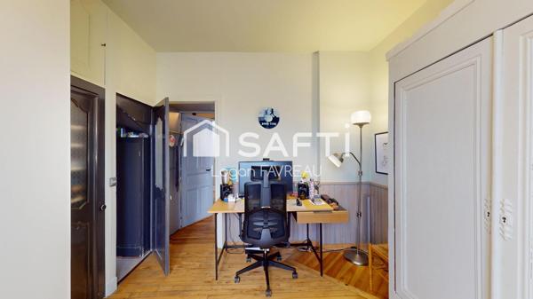 Maison de caractère, rénovée avec double garage et jardin