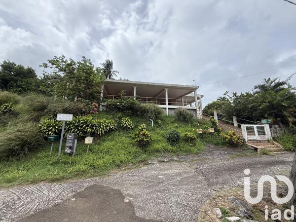 Maison 4 pièces de 87 m² à La Trinité (97220)