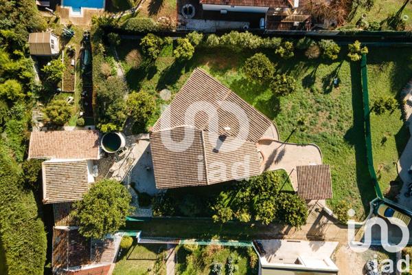 Maison traditionnelle 8 pièces de 180 m² à Vallauris (06220)