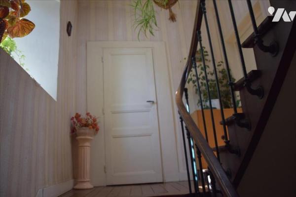 MAYENNE- Secteur Mairie, maison de ville avec atelier et jardin non attenant.

- Une maison d...