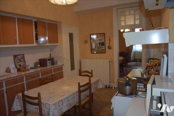 MAYENNE- Secteur Mairie, maison de ville avec atelier et jardin non attenant.

- Une maison d...