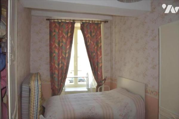 MAYENNE- Secteur Mairie, maison de ville avec atelier et jardin non attenant.

- Une maison d...