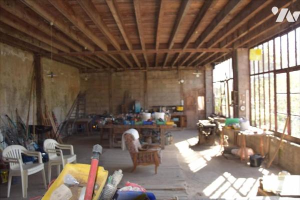 MAYENNE- Secteur Mairie, maison de ville avec atelier et jardin non attenant.

- Une maison d...