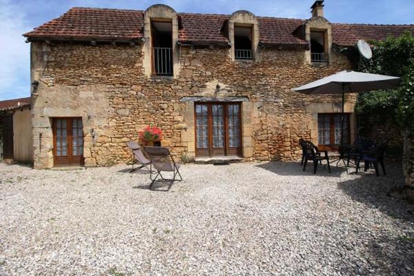 Maison ancienne - Les eyzies Jolie maison en pierre avec sa petite dépendance et son jardin.