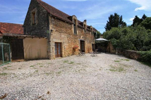 Maison ancienne - Les eyzies Jolie maison en pierre avec sa petite dépendance et son jardin.