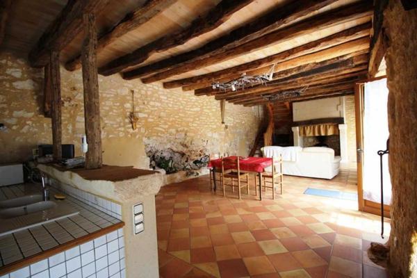 Maison ancienne - Les eyzies Jolie maison en pierre avec sa petite dépendance et son jardin.