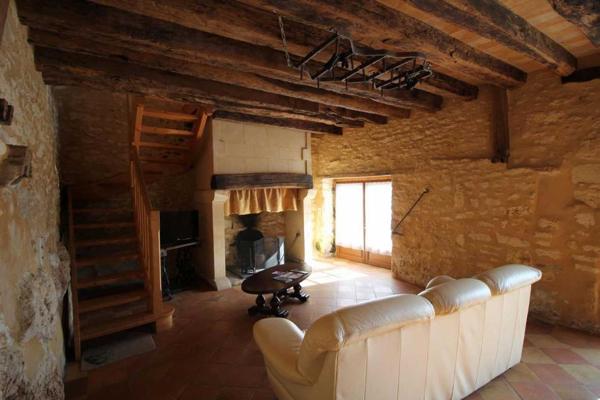 Maison ancienne - Les eyzies Jolie maison en pierre avec sa petite dépendance et son jardin.