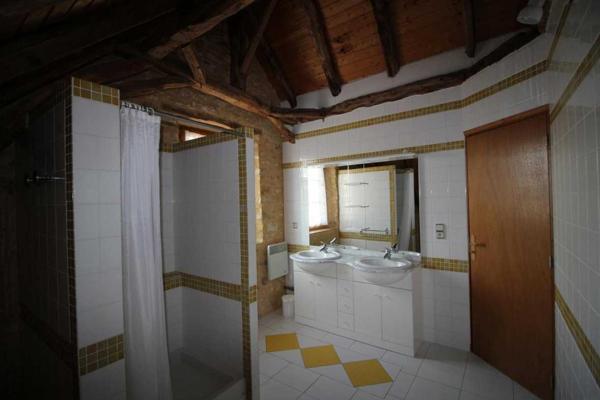 Maison ancienne - Les eyzies Jolie maison en pierre avec sa petite dépendance et son jardin.