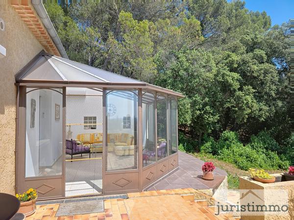 Châteauneuf-de-Gadagne (84470) Vue à couper le souffle ! Propriété en colline avec piscine, dépendances et double habitation possible