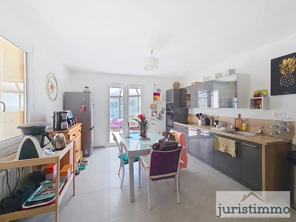 Châteauneuf-de-Gadagne (84470) Vue à couper le souffle ! Propriété en colline avec piscine, dépendances et double habitation possible