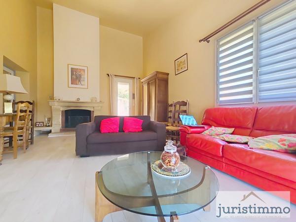 Châteauneuf-de-Gadagne (84470) Vue à couper le souffle ! Propriété en colline avec piscine, dépendances et double habitation possible