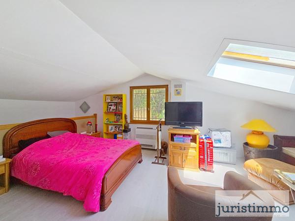 Châteauneuf-de-Gadagne (84470) Vue à couper le souffle ! Propriété en colline avec piscine, dépendances et double habitation possible