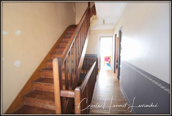 Roz-sur-Couesnon (35610) ROZ SUR COUESNON - Maison de bourg en pierre 177 m² - 5 chambres - avec courette et garage.