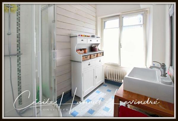 Roz-sur-Couesnon (35610) ROZ SUR COUESNON - Maison de bourg en pierre 177 m² - 5 chambres - avec courette et garage.