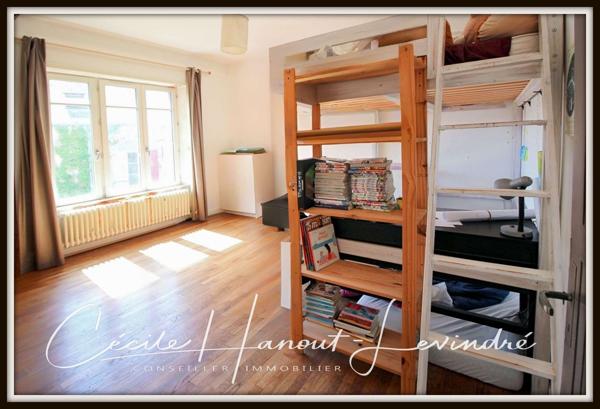 Roz-sur-Couesnon (35610) ROZ SUR COUESNON - Maison de bourg en pierre 177 m² - 5 chambres - avec courette et garage.