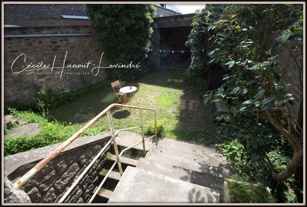 Roz-sur-Couesnon (35610) ROZ SUR COUESNON - Maison de bourg en pierre 177 m² - 5 chambres - avec courette et garage.