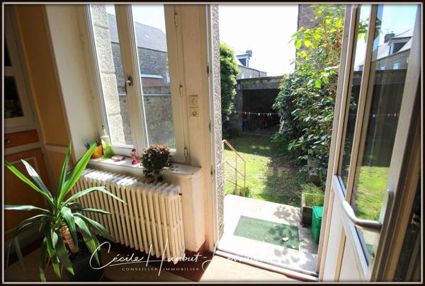 Roz-sur-Couesnon (35610) ROZ SUR COUESNON - Maison de bourg en pierre 177 m² - 5 chambres - avec courette et garage.