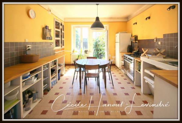 Roz-sur-Couesnon (35610) ROZ SUR COUESNON - Maison de bourg en pierre 177 m² - 5 chambres - avec courette et garage.