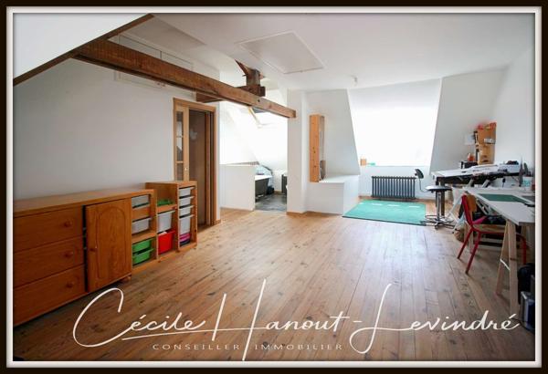 Roz-sur-Couesnon (35610) ROZ SUR COUESNON - Maison de bourg en pierre 177 m² - 5 chambres - avec courette et garage.