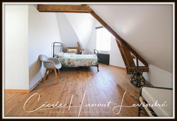 Roz-sur-Couesnon (35610) ROZ SUR COUESNON - Maison de bourg en pierre 177 m² - 5 chambres - avec courette et garage.