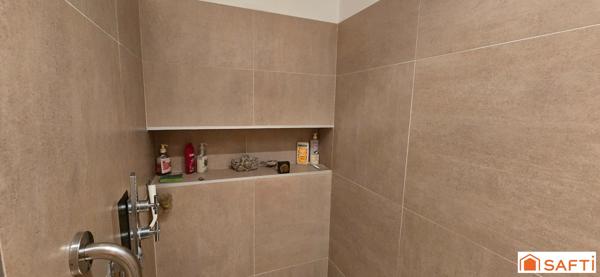 T4 de 115 m² avec loggia, au calme en intra-muros