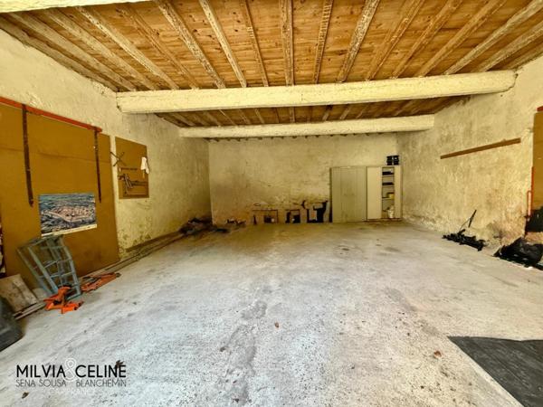 Propriete à vendre 32 pièces proche de CARCASSONNE (11) 2 habitations 522m2+ parc 2,82 hectares + dépendances