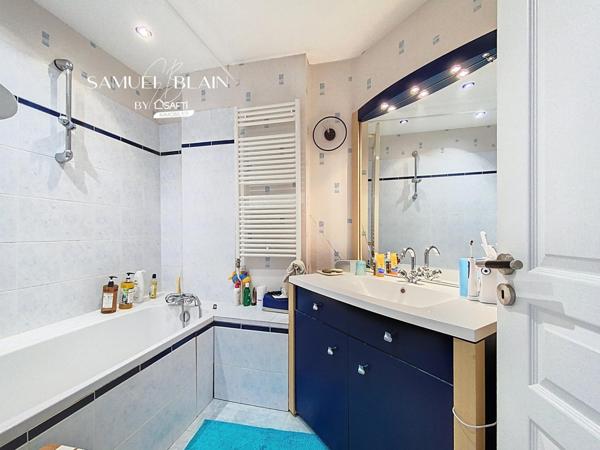 Maison de ville 125 M2 + grenier aménagéable et jardin clos.