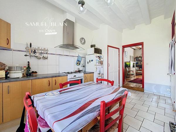 Maison de ville 125 M2 + grenier aménagéable et jardin clos.