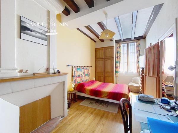 Maison de ville 125 M2 + grenier aménagéable et jardin clos.