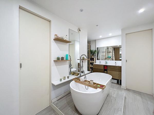 Appartement Suresnes 3 pièce(s) 93 m2