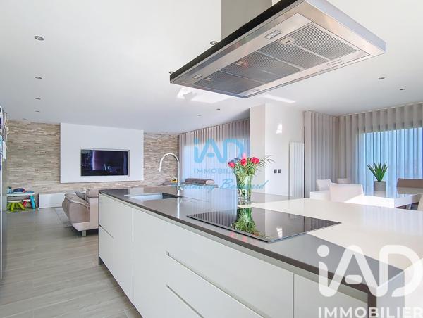 Maison à vendre 8 pièces 240 m² Fontenay-Trésigny