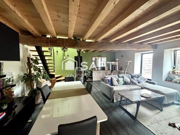 BEL ENSEMBLE IMMOBILIER COMPOSE DE 2 MAISONS EN PIERRE  A  AIFFRES !