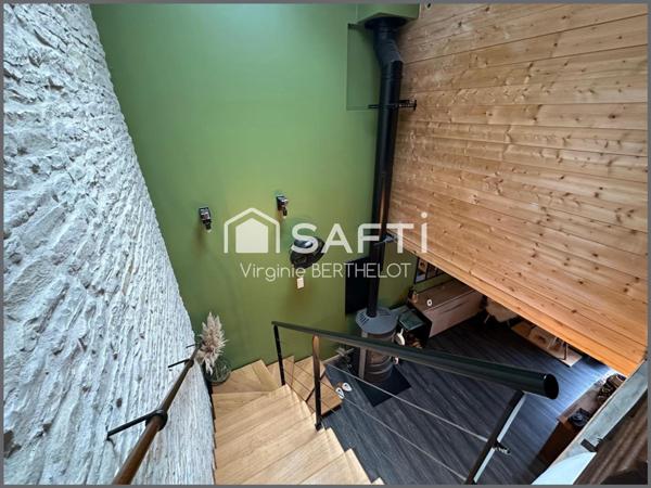 BEL ENSEMBLE IMMOBILIER COMPOSE DE 2 MAISONS EN PIERRE  A  AIFFRES !